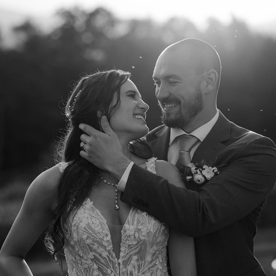 couple-love-appalachian-view
