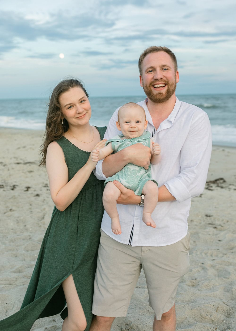 cute-fam-on-beach