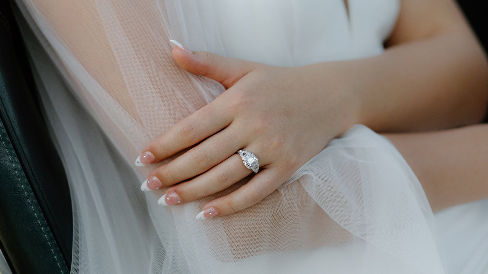 engagement-ring-closeup