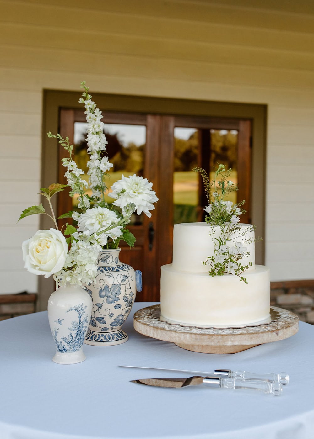 micro-wedding-cake-simple