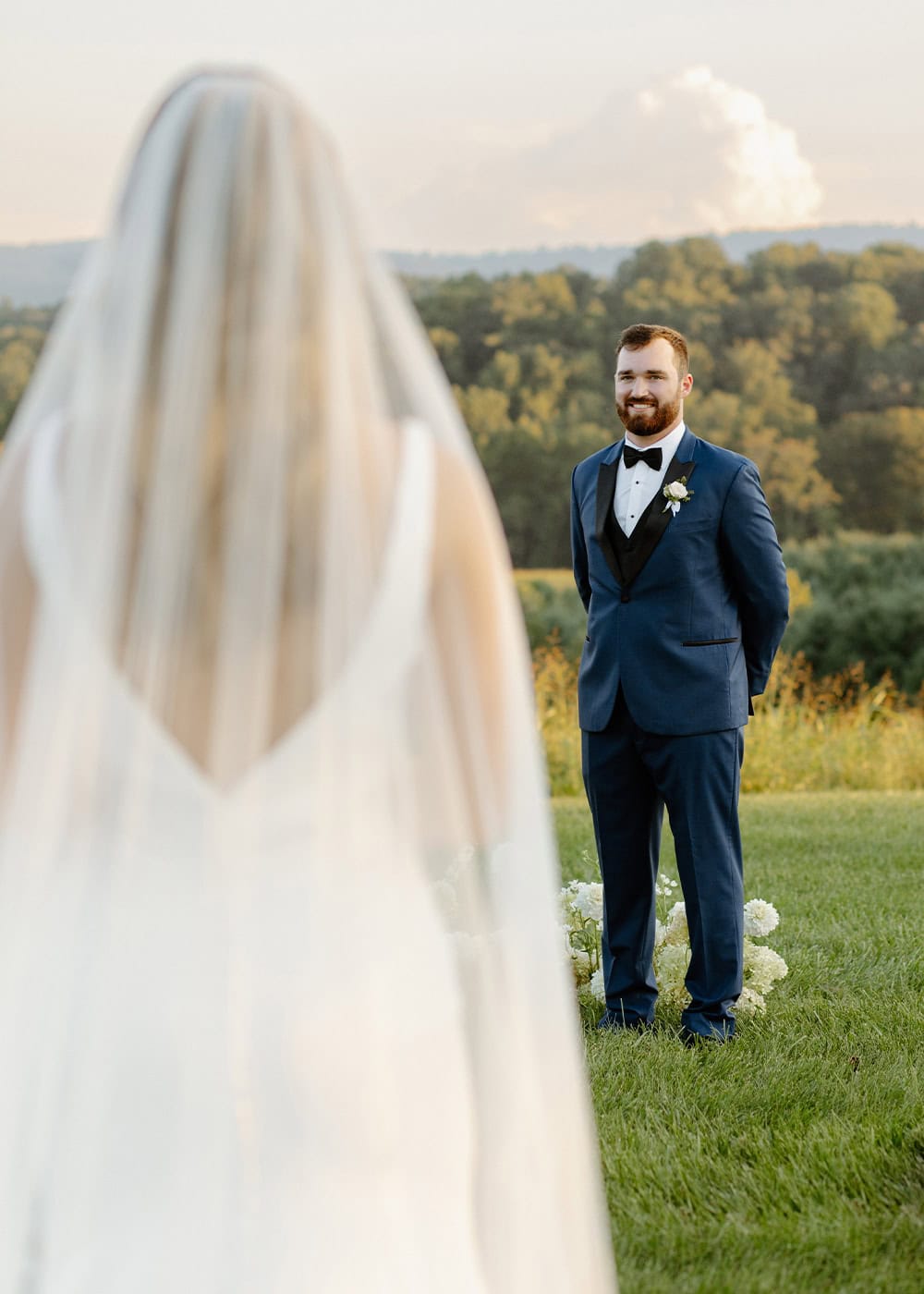 micro-wedding-first-look