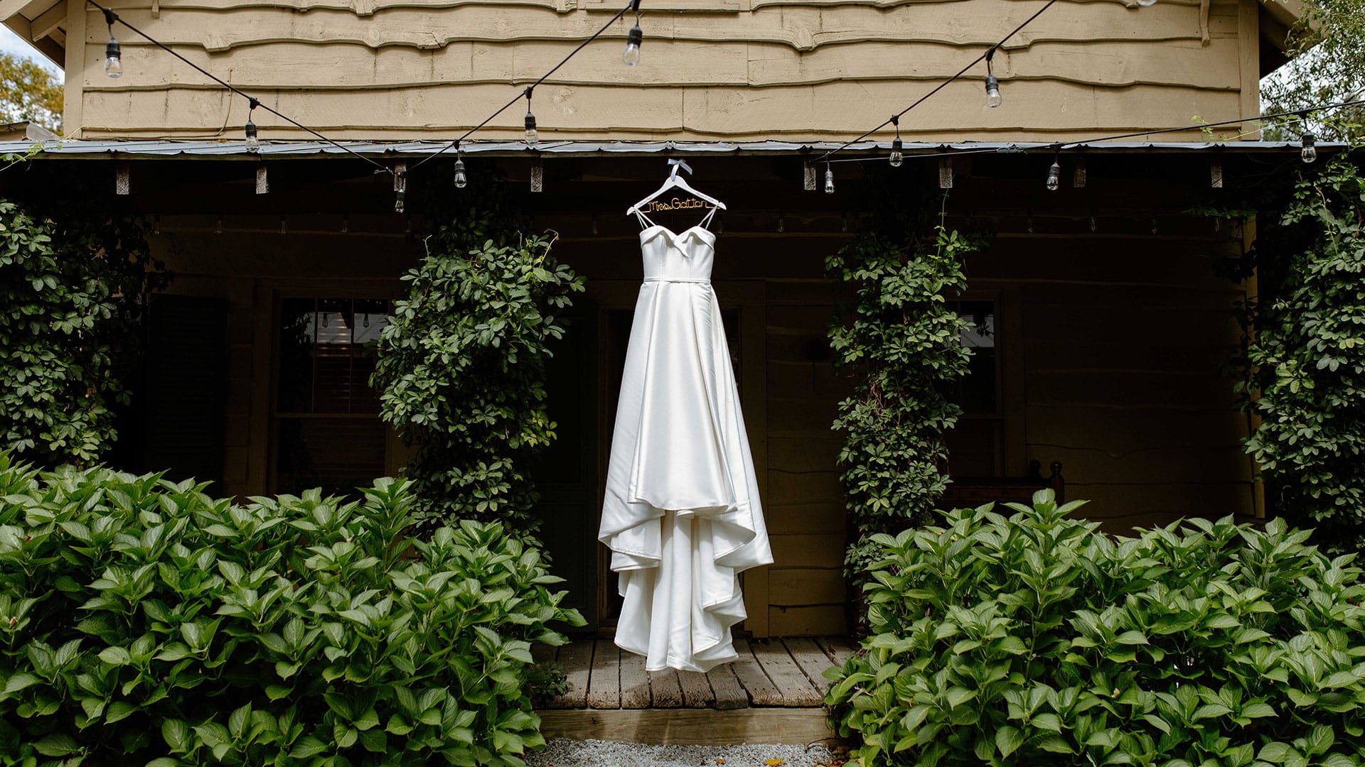 customweddinghanger_web